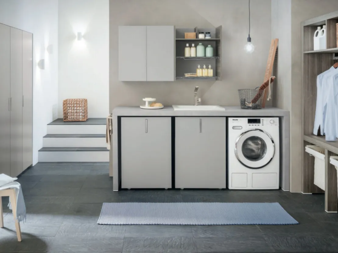 Mobile da lavanderia Laundry System C02 in laccato Grigio opaco e laminato Eucalipto di Baxar