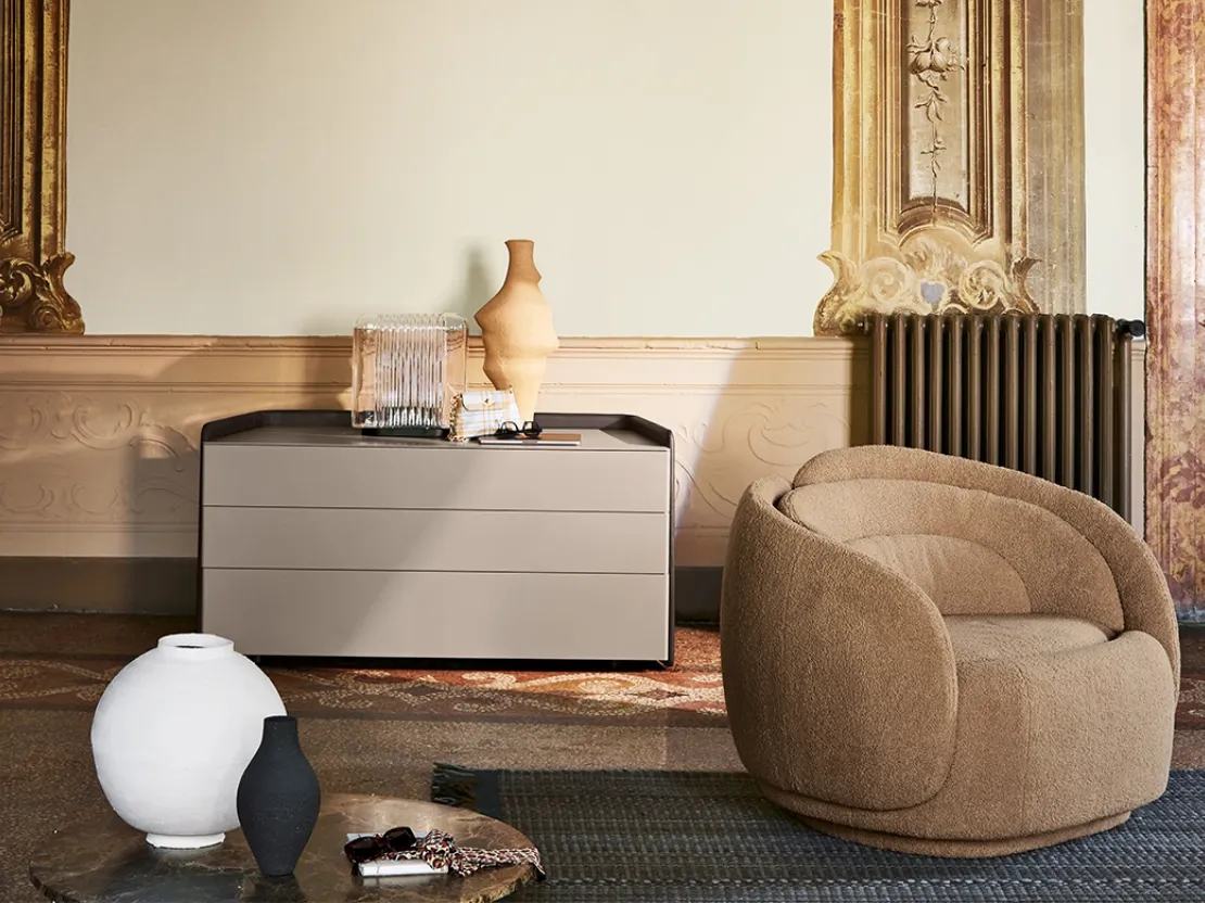 Poltroncina Peonia in tessuto imbottito di Pianca