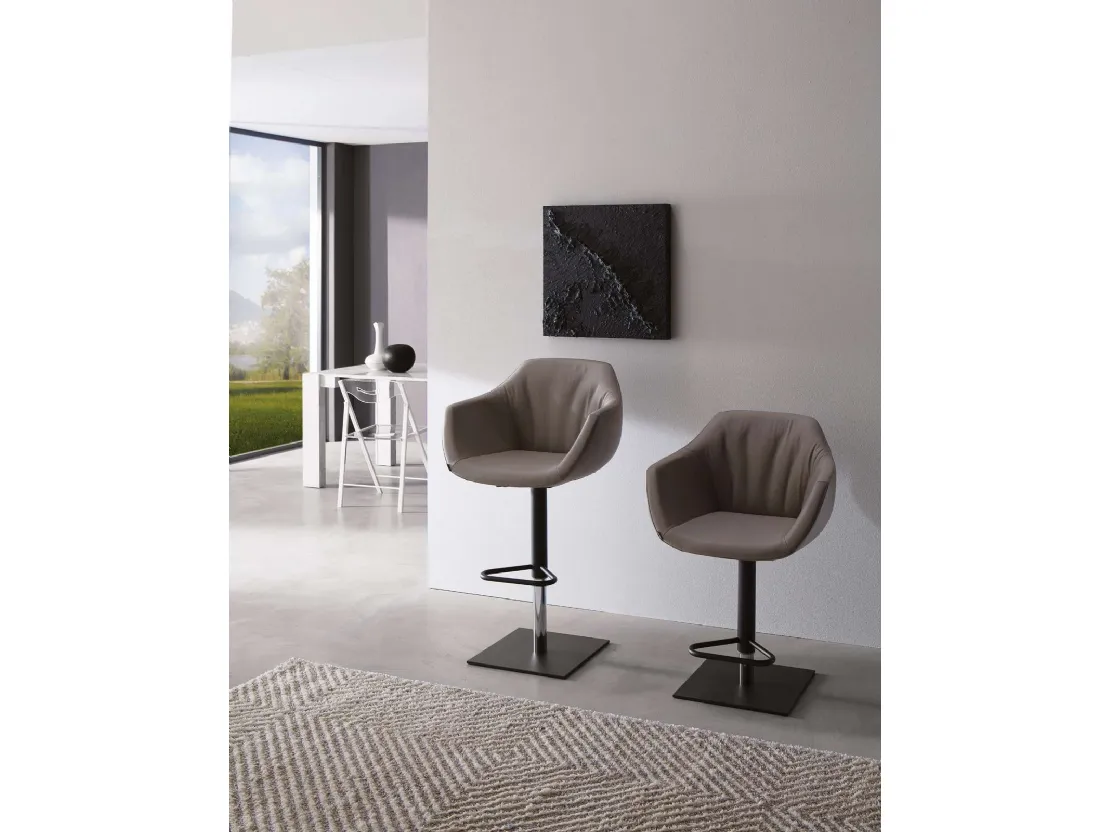 Sgabello in pelle Nemo di Ozzio