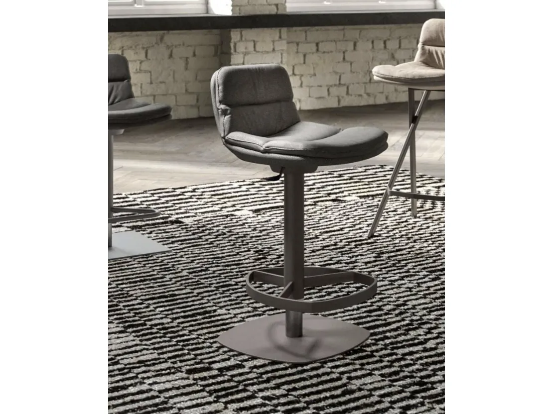 Sgabello imbottito Marlon di Ozzio