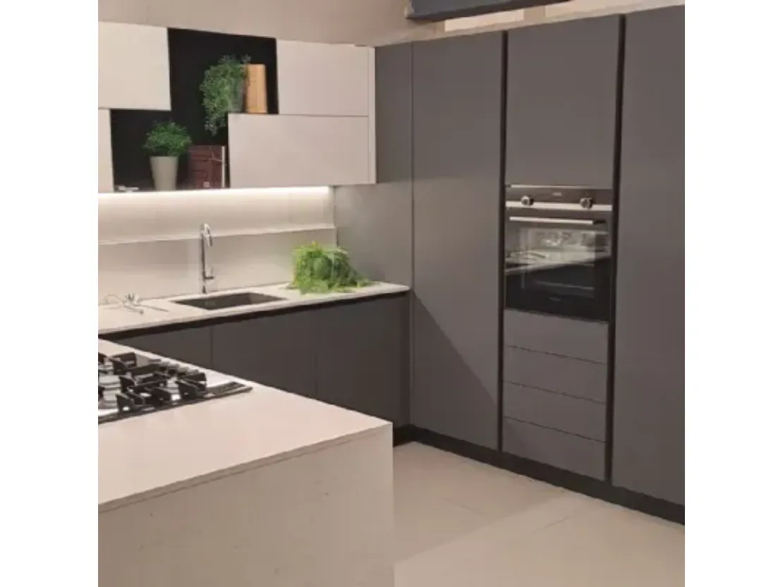 Cucina Stosa Alevè laccata con penisola e top in quarzo in Offerta