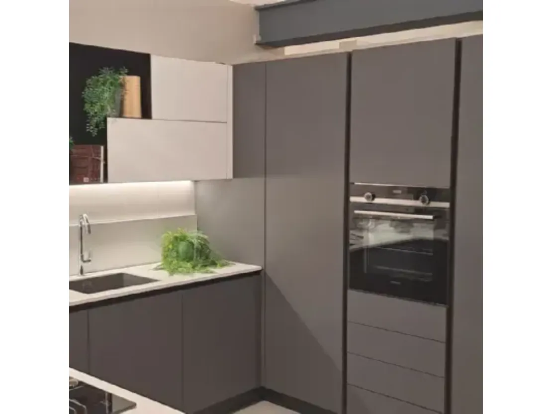 Cucina Stosa Alevè laccata con penisola e top in quarzo in Offerta