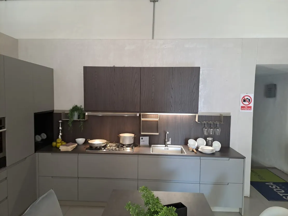 Cucina Stosa Karma PET grigio fumo con elettrodomestici Hotpoint