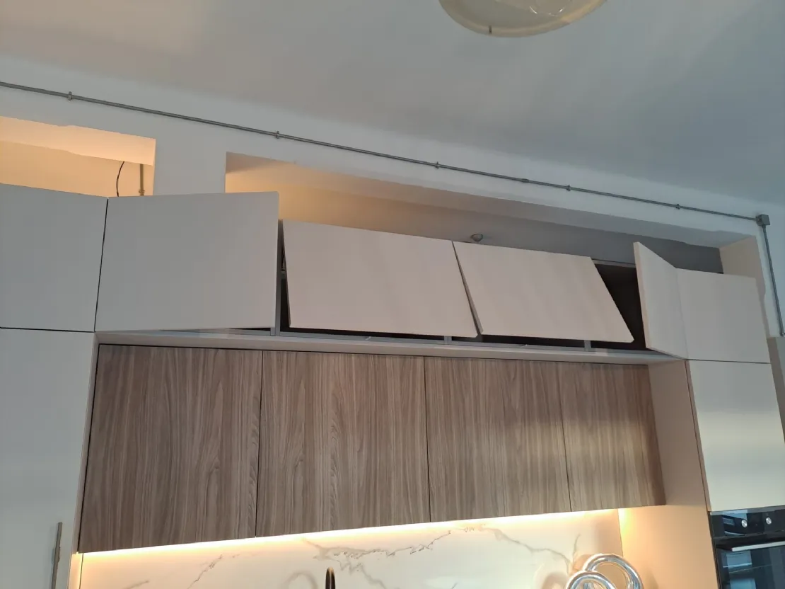 Cucina Stosa Metropolis PET beige con quarzo Calacatta Oro